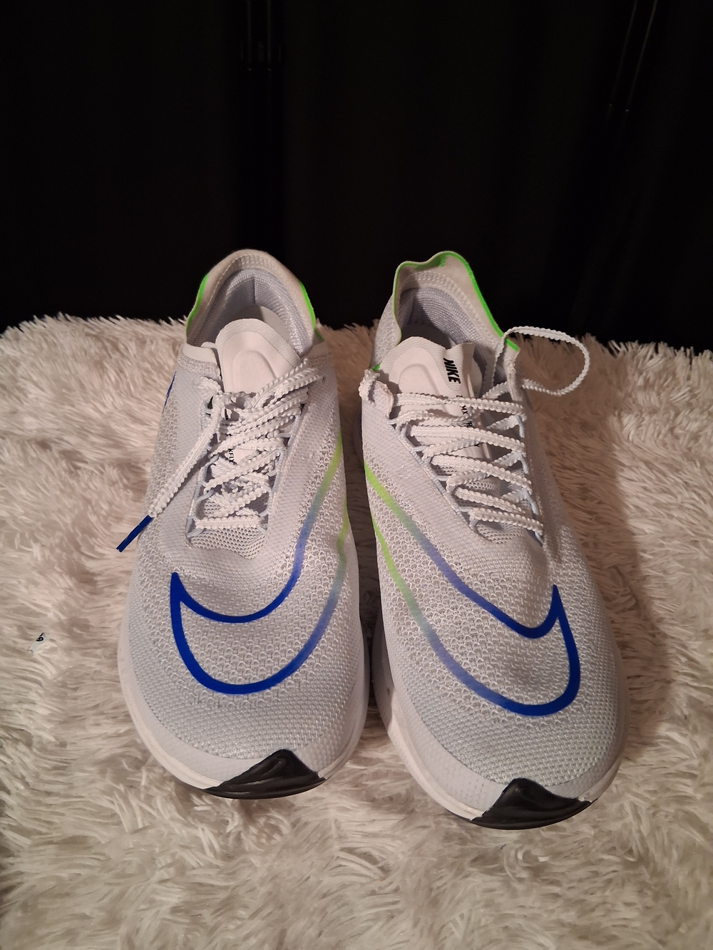 Nike Men’s White Athletic Sneakers with Blue Swoosh and Neon Green Accents